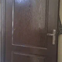 درب اتاقی به همراه درب اصلی