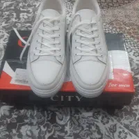 فروشی ۲ تا کفش