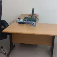 میز اداری یا منشی در حد خیلی نو|مبلمان اداری|شیراز, زرهی|دیوار