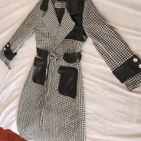 دو عدد پالتو و یک عدد بارانی