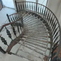 پله گرد فلزی و درب مدرن|خدمات پیشه و مهارت|رامسر, |دیوار