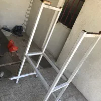 قفسه یا استند آهنی