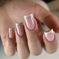 کاشت ناخن و آموزش حرفه ای همراه با تخفیف ویژه
