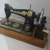 چرخ خیاطی. گلدون.گلدان