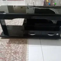 میزتلویزیون شیشه ای
