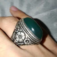انگشتر عقیق سبز آبدار طرح چهل گل