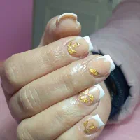 کاشت ناخن فقط ۲۰۰