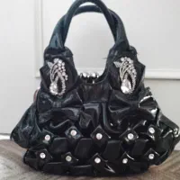 کیف مجلسی|کیف، کفش، کمربند|قم, وادی السلام|دیوار