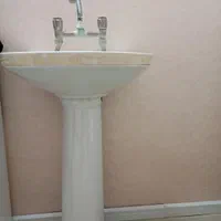 روشویی دستشویی به همراه شیر