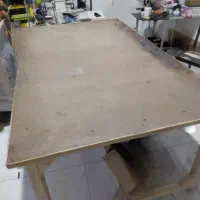 دو عدد میز چوبی مستحکم