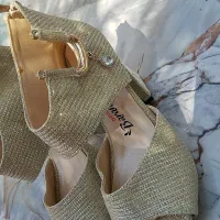 کفش|کیف، کفش، کمربند|سراوان, |دیوار