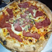 اشپز فست فود و پرسنل سالن کار