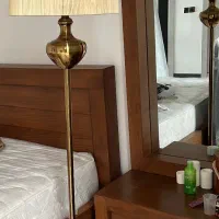 آباژور ایستاده