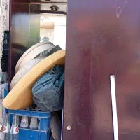 فروش کمدودرخت وبطری های نوشابه