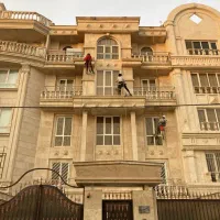 راپل‌پیچ و رولپلاک‌نما‌شستشو‌آببند‌کاردرارتفاع‌نور