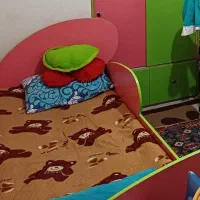 تخت نوجوان  و کفی تخت