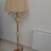 یکعدد آباژور کنار سالنی نو تر وتمیز به رنک طلایی