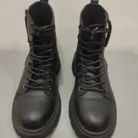 نیم بوت|کیف، کفش، کمربند|ری, علایین|دیوار