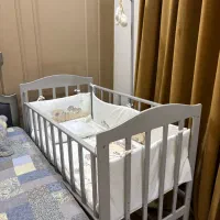 تخت کنار مادر