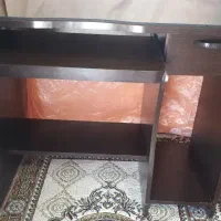میز تحریر و کامپیوتر