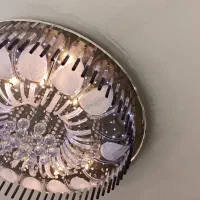 لوستر شیشه‌ای سقفی و کابینت ام دی اف دست دوم