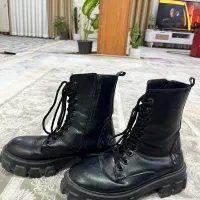 کفش|کیف، کفش، کمربند|مسجد سلیمان, |دیوار