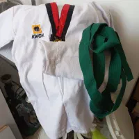 تعدادی وسایل منزل و وسایل ورزشی و کتاب