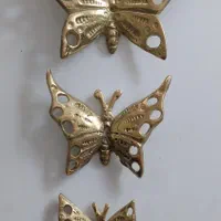 مجسمه پروانه برنجی|کلکسیون اشیاء عتیقه|لاهیجان, کوی زمانی|دیوار