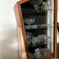 بوفه با همه ی ظروفش