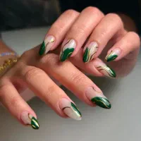 کاشت و خدمات ناخن فقط ۴۷۸نوبت دهی روزانه با ضمانت
