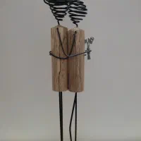 مجسمه چوبی دستساز چوب و سیم|مجسمه، تندیس، ماکت|یزد, |دیوار