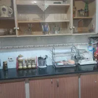 کابینت آشپزخانه با سینک ظرفشویی و هود