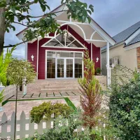 فقط با چمدان وارد شوید*