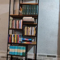 کتابخانه ،ویترین چوب و اهن|کتابخانه، شلف، قفسه‌های دیواری|رشت, کوی امام رضا|دیوار