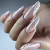 مدل برای ترمیم ناخن