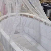 تخت و گهواره نوزاد