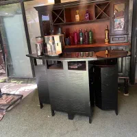 ‌دکور و ویترین مشکی