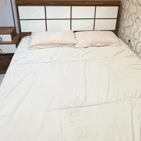 تخت دونفره کاملا سالم به همراه پا تختی