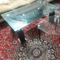 یک میز عسلی بزرگ ویک متوسط