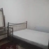 تخت ومیز توالت وتشک