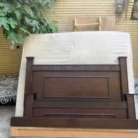 تخته‌ای چوبی. ونفره باکفی و تشک