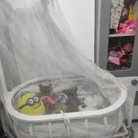 تخت گهواره کنار تخت مادر