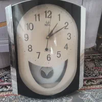 ساعت دیواری در حد نو