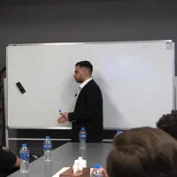 تحلیلگر استراتژیست و مشاور کسبو کار