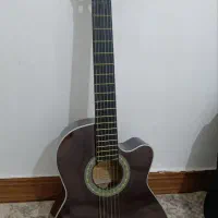 گیتار نو همراه با کیف