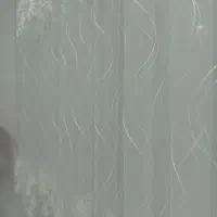 پرده حریر شیشه شاین گلدوزی شده طرح کلاسیک گل و برگ