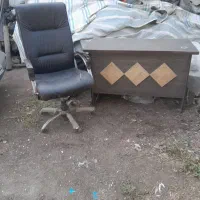 میز تحریر و صندلی چرخدار در حد نو