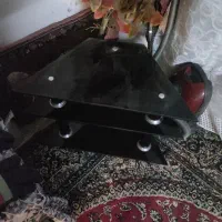 میز شیشه ای  سه گوش وبزرگ