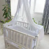 تخت کنار مادر