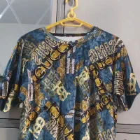 تعدادی شال و لباس